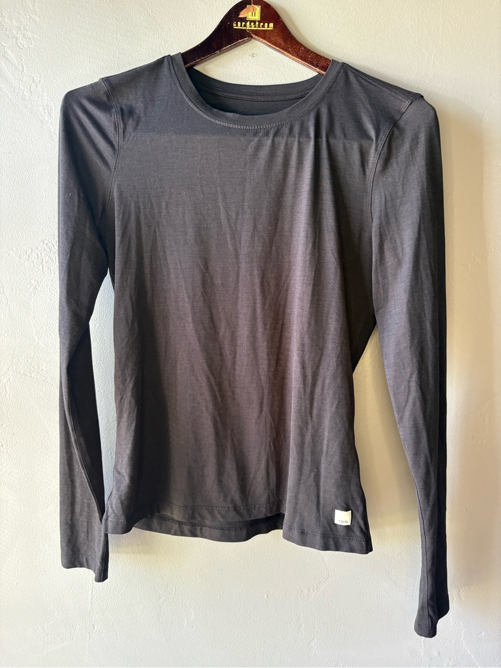 Vuori Long-Sleeve Performance Black Crewneck Shirt ~ Size S